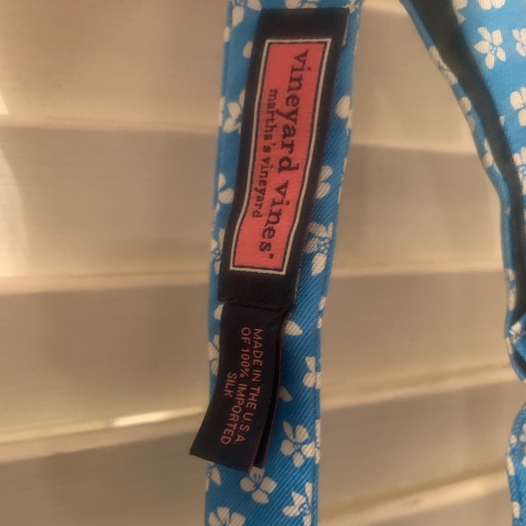 Men’s vineyard vines bow tie - Picture 2 of 2